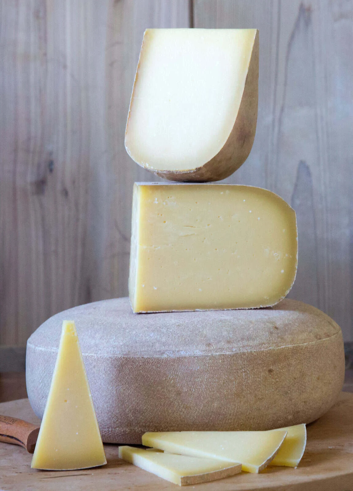 Elevating the Palate: The Structured Approach to Appreciating America's Finest Cheeses