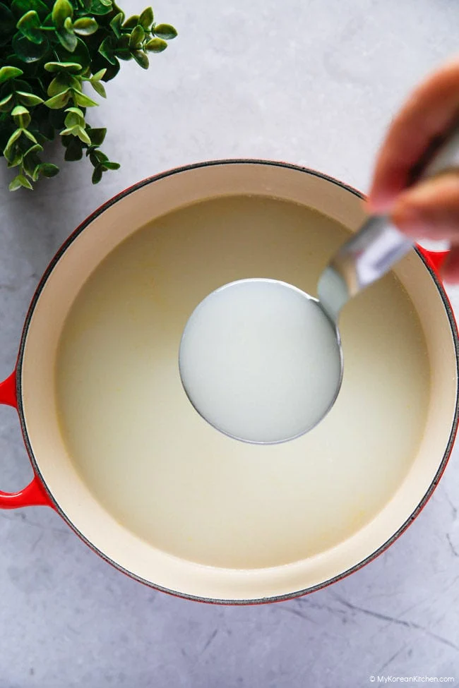 The Elixir of Korean Cuisine: Unveiling the Secrets of Rich, Milky Beef Bone Broth (Sagol Yuksu)