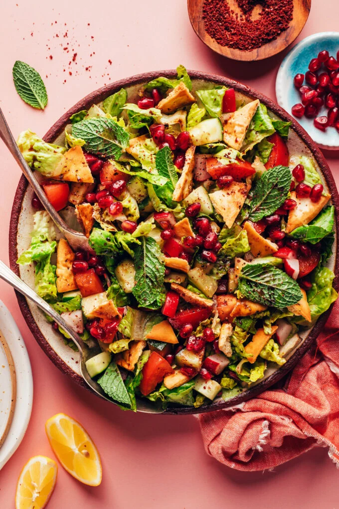 Vibrant Levantine Flavors: An Easy Fattoush Salad for Every Table