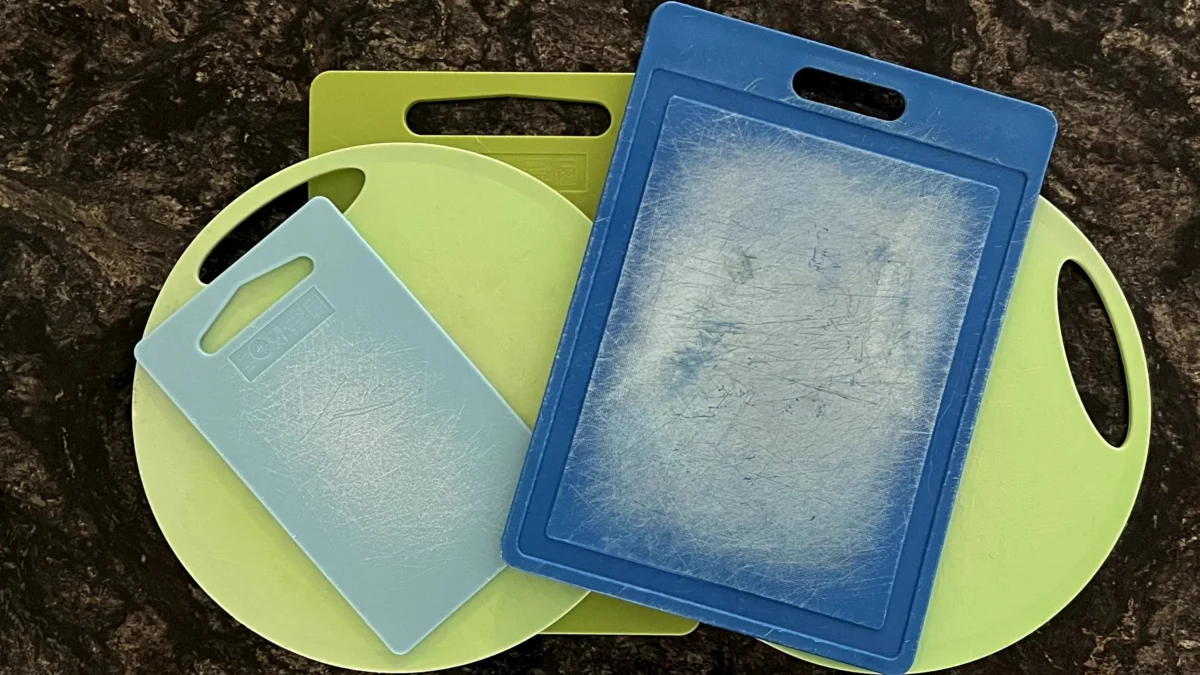 The Invisible Ingredient: New Research Reveals the Scale of Microplastic Shedding from Plastic Cutting Boards