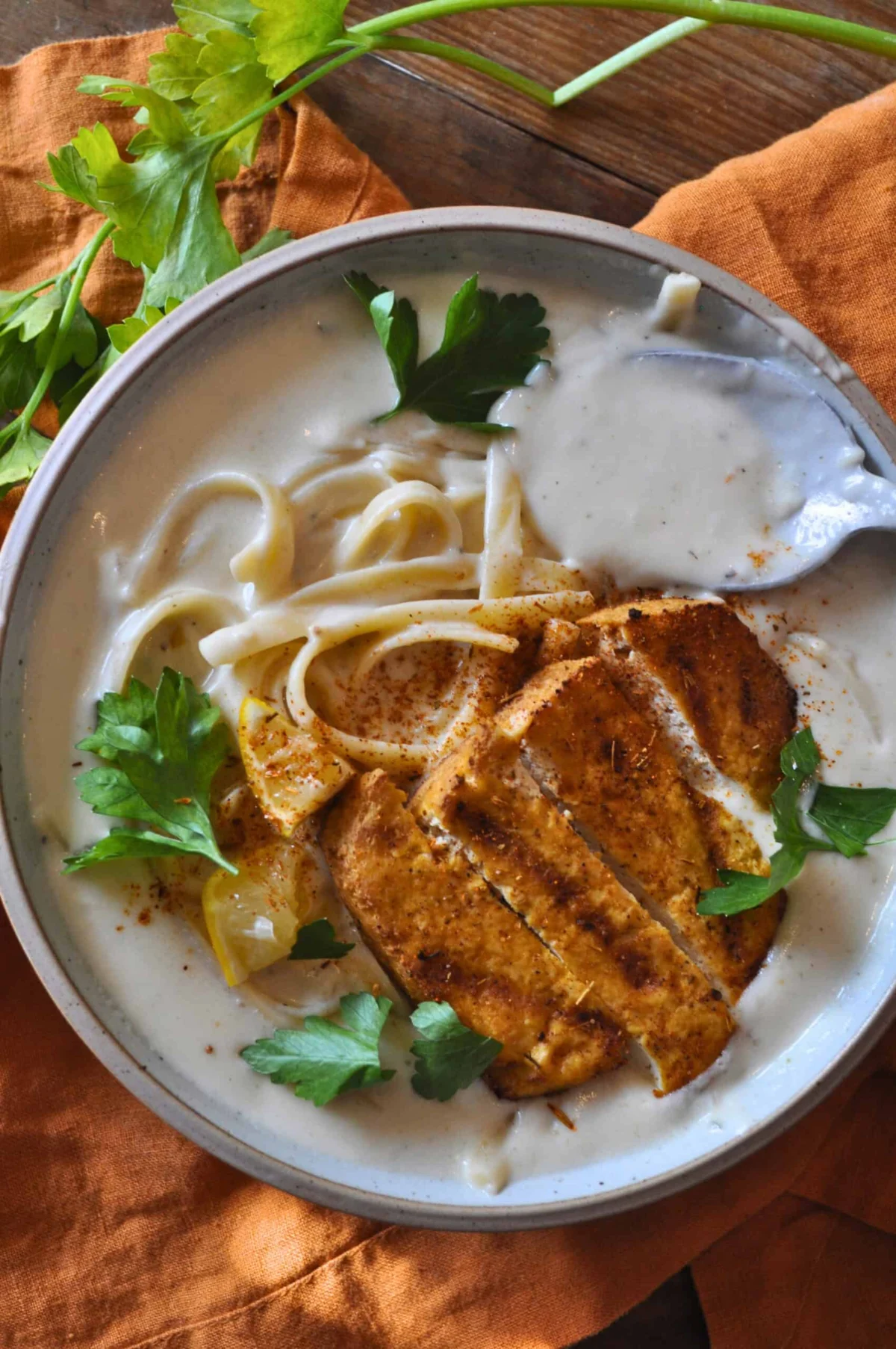 Embracing the Chill: A Vegan Fettuccine Alfredo Soup Revolutionizes Comfort Food