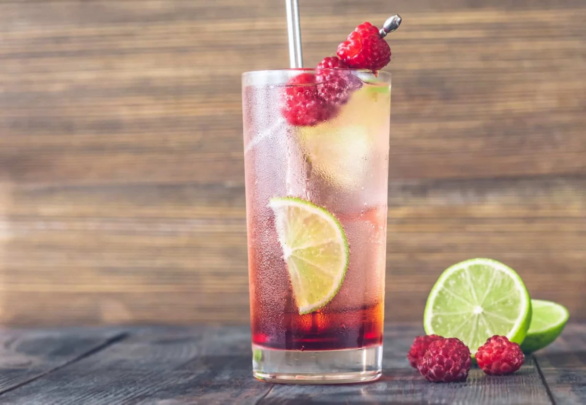 The Golden Hour: Elevating Summer Snacking with Sparkling Sips and Savory Cheeses
